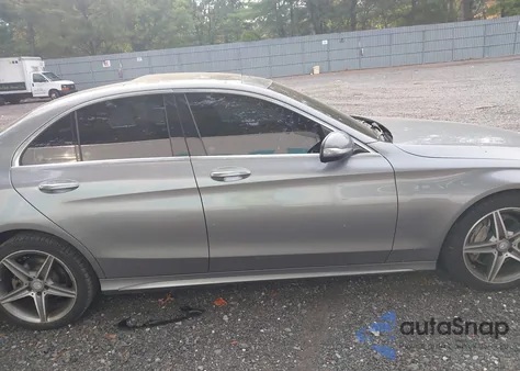 2015 Mercedes-Benz C 300 Sport 4Matic из США, поврежденный, VIN 55SWF4KB1FU058268